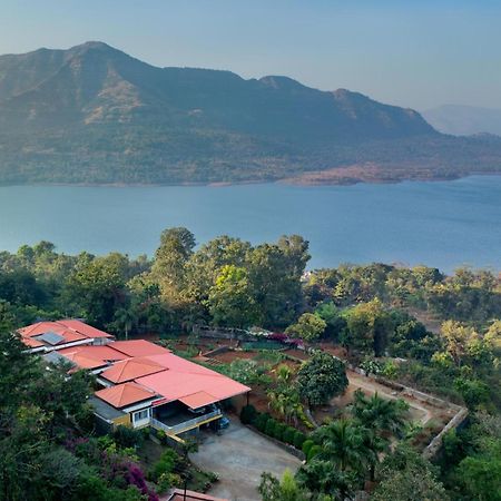 Ekam Lake House By Stayvista With Mountain & Lake Views, Outdoor Jacuzzi, Sauna, Modern Amenities & Kitchen Garden Pune Eksteriør bilde