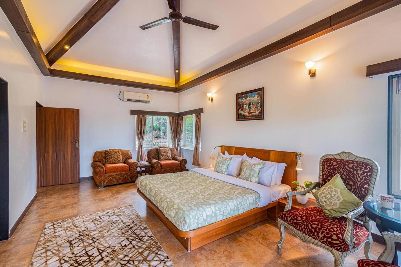 Ekam Lake House By Stayvista With Mountain & Lake Views, Outdoor Jacuzzi, Sauna, Modern Amenities & Kitchen Garden Pune Eksteriør bilde
