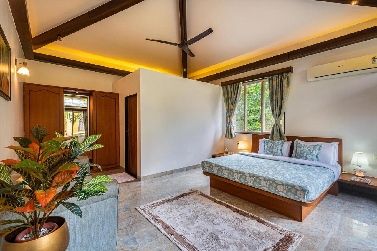 Ekam Lake House By Stayvista With Mountain & Lake Views, Outdoor Jacuzzi, Sauna, Modern Amenities & Kitchen Garden Pune Eksteriør bilde