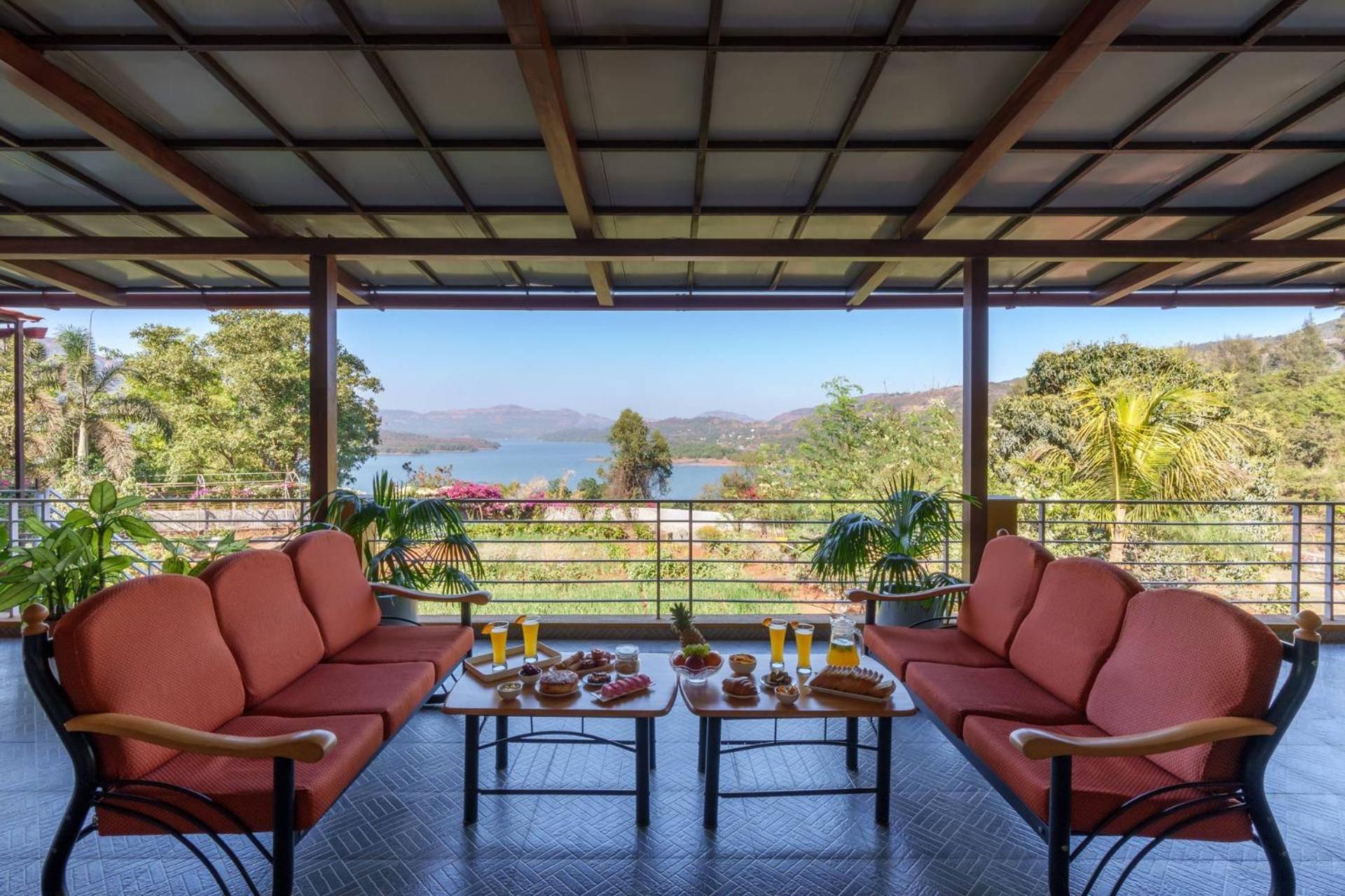 Ekam Lake House By Stayvista With Mountain & Lake Views, Outdoor Jacuzzi, Sauna, Modern Amenities & Kitchen Garden Pune Eksteriør bilde
